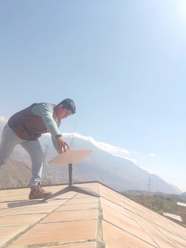 Instalación de antena satelital