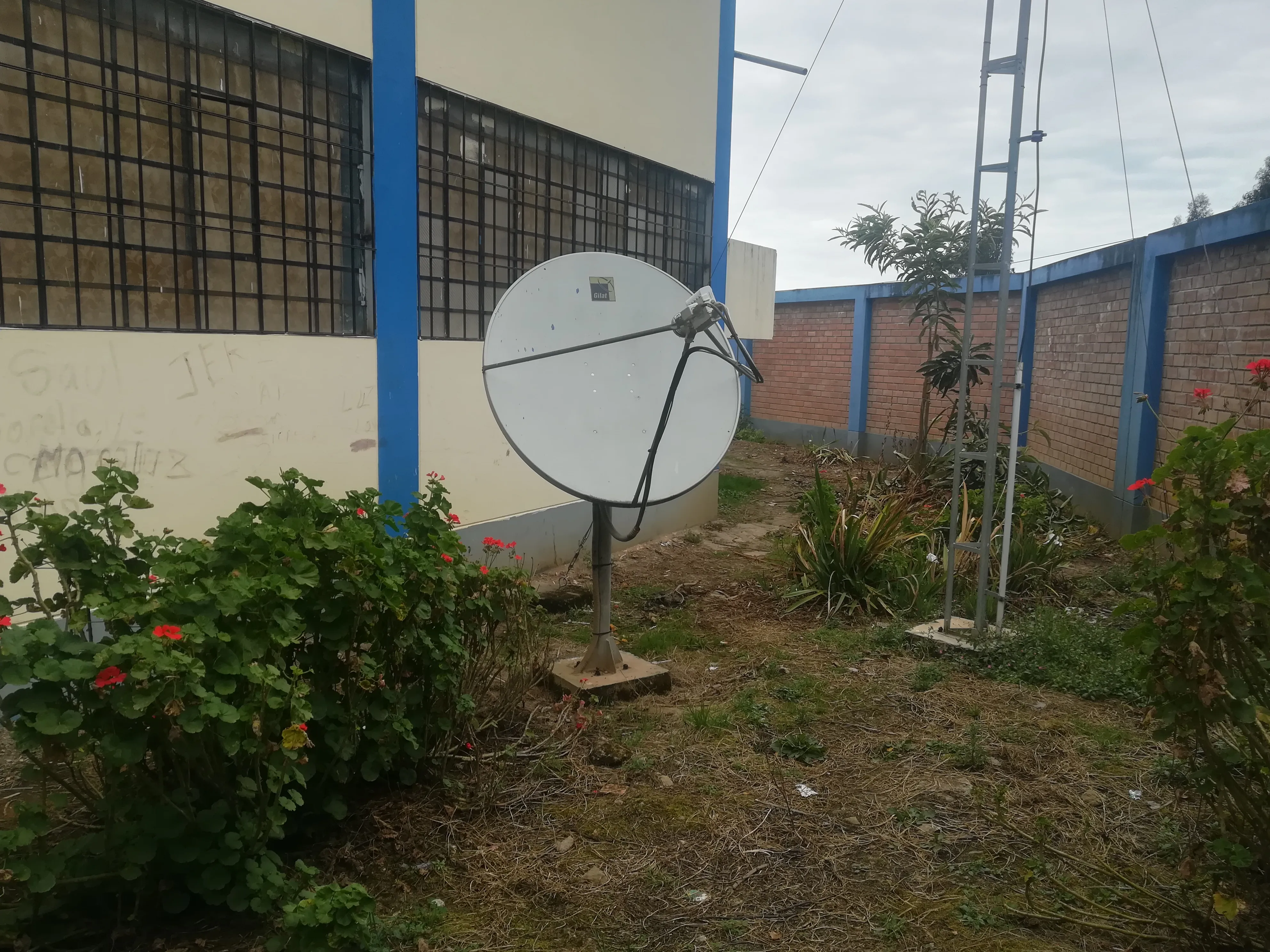 Mantenimiento antena satelital