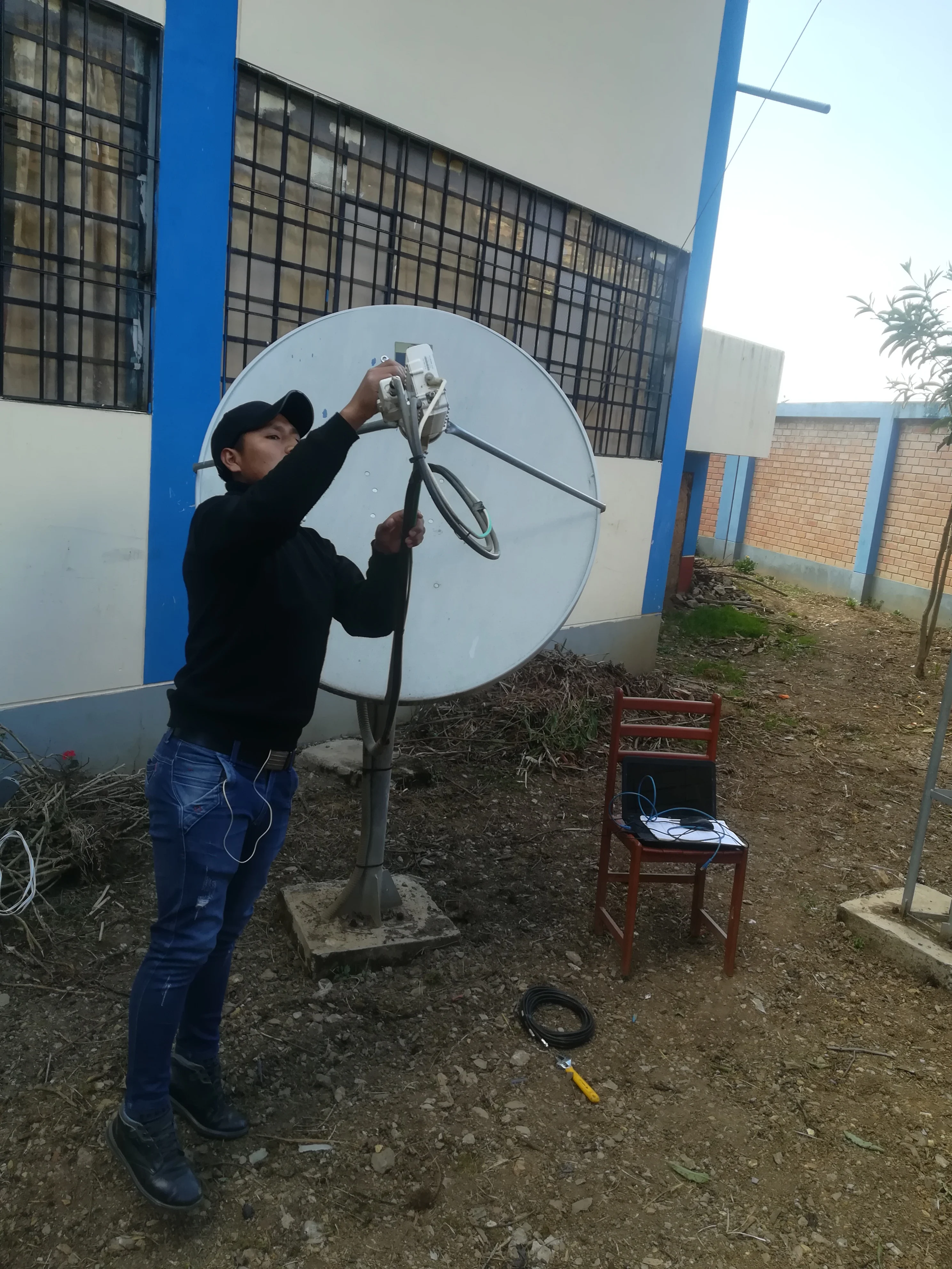 Mantenimiento antena satelital